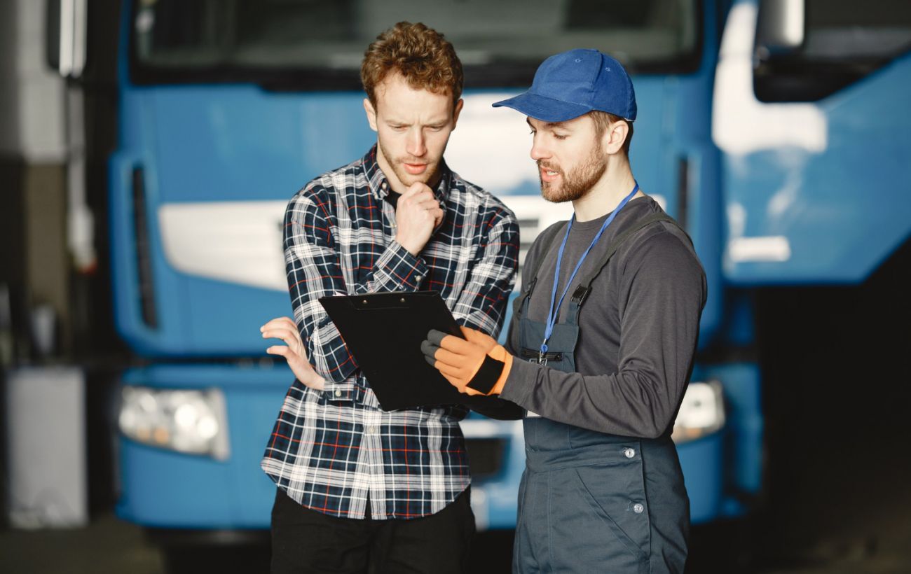 Зарплати до 114 тисяч: у яких сферах в Україні та Польщі зараз платять найбільше