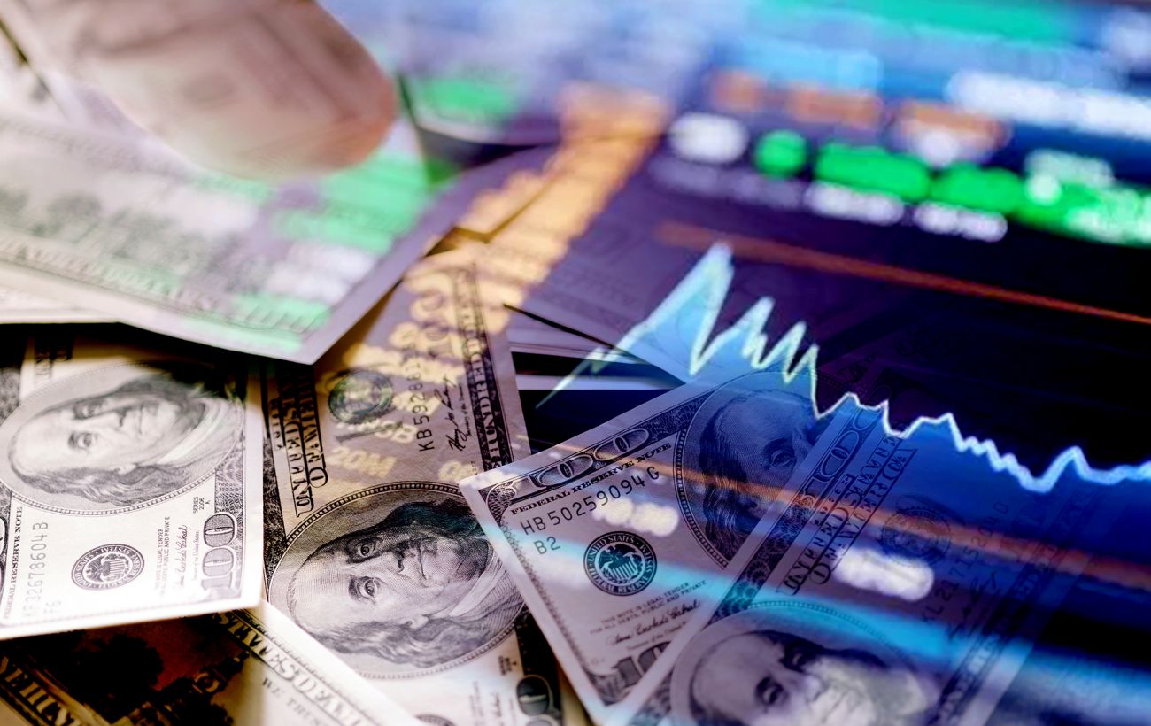Курс долара і євро несподівано впав: як обмінники та банки змінили