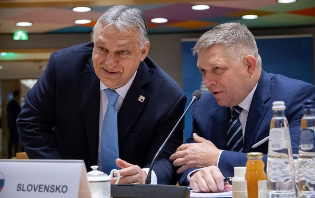 Фіцо публічно підтримав Орбана напередодні виборів в Угорщині