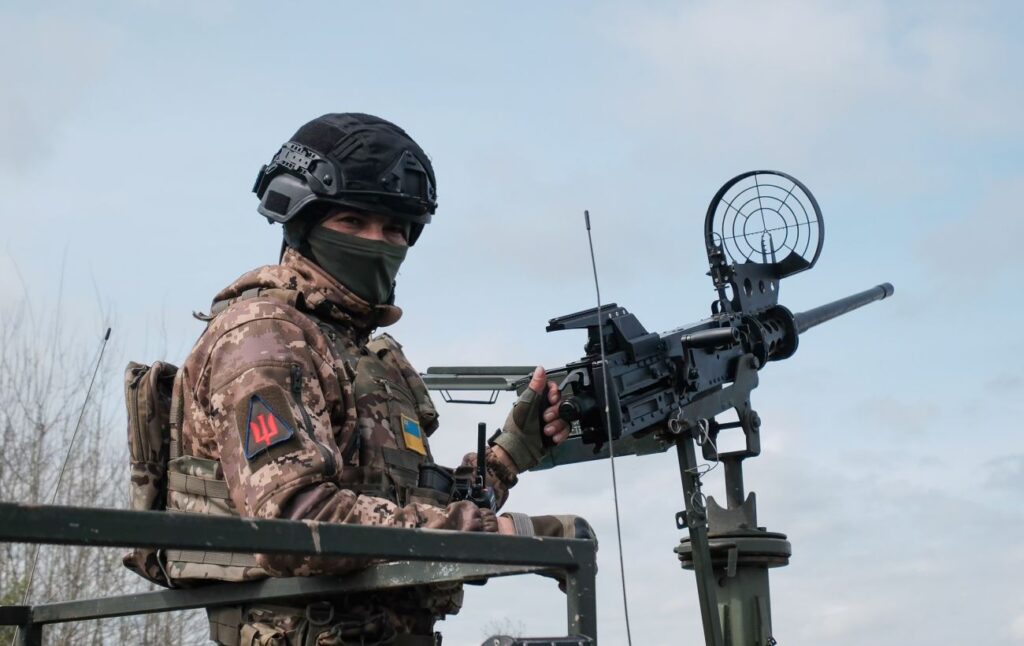 Сили ППО збили сотні дронів за ніч, атака триває, - ПС