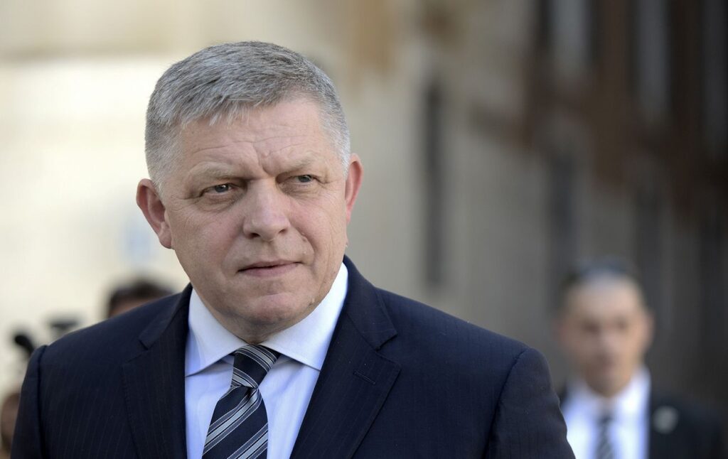 Фіцо хоче від ЄС грошей за допомогу Україні