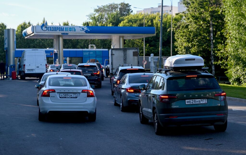 Виховна година на заправці. В РФ вчителів