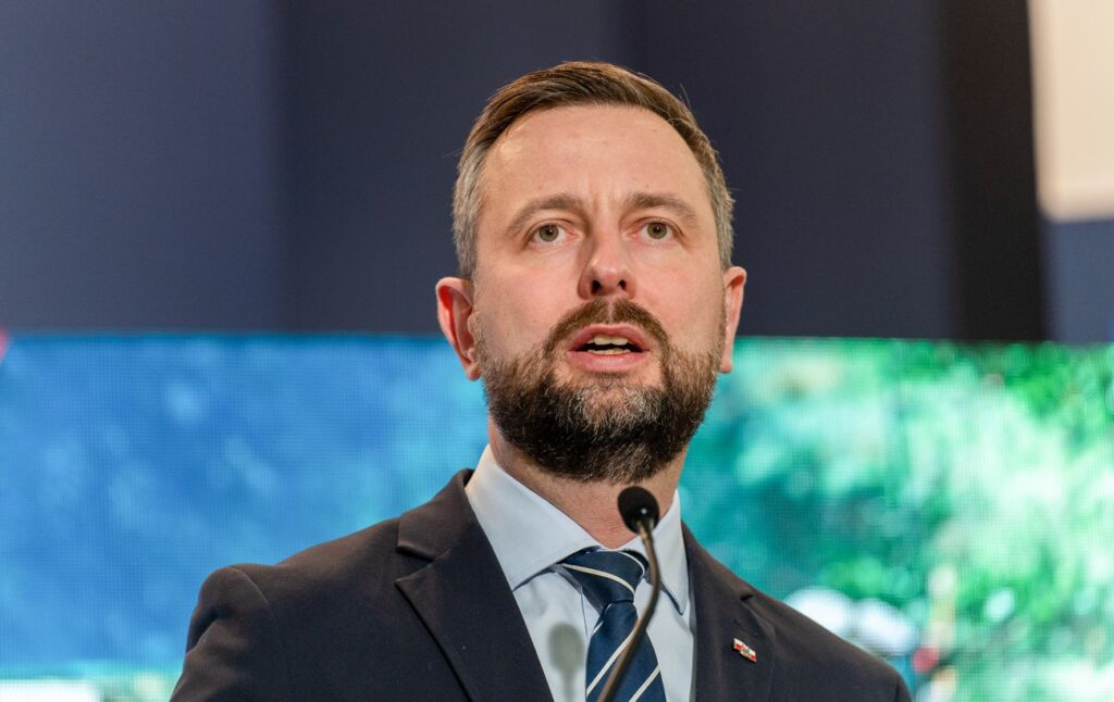 Без участі Польщі передача техніки в Україну неможлива, - міністр оборони