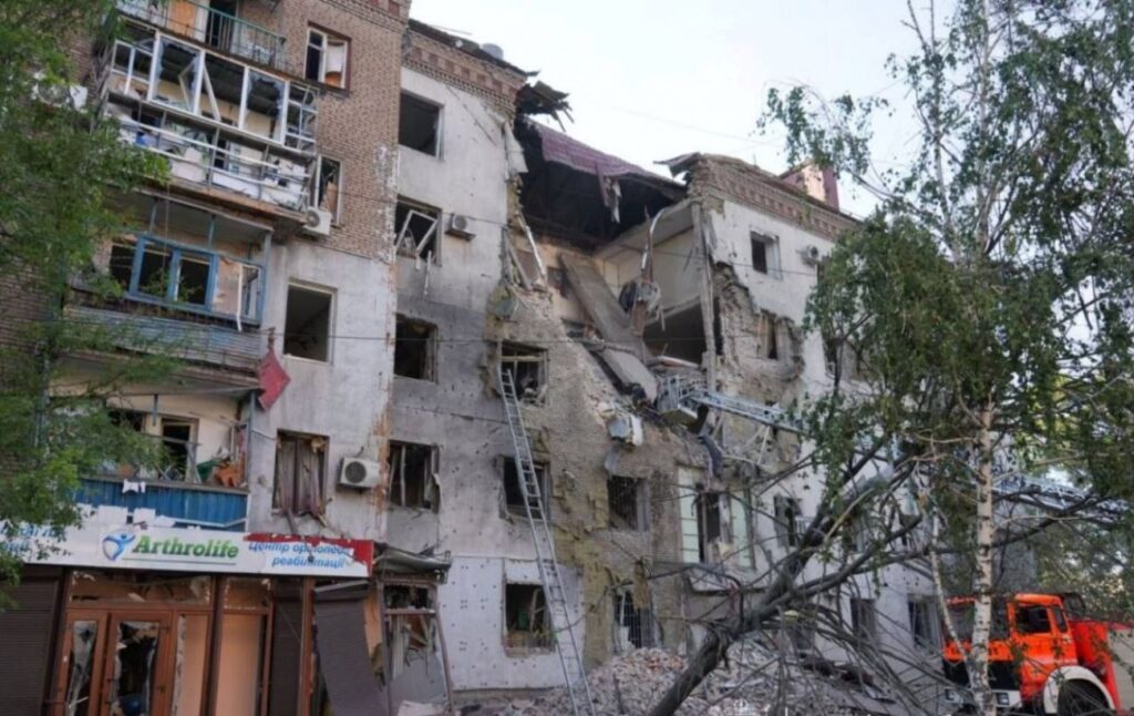 Російські КАБи зруйнували два поверхи п