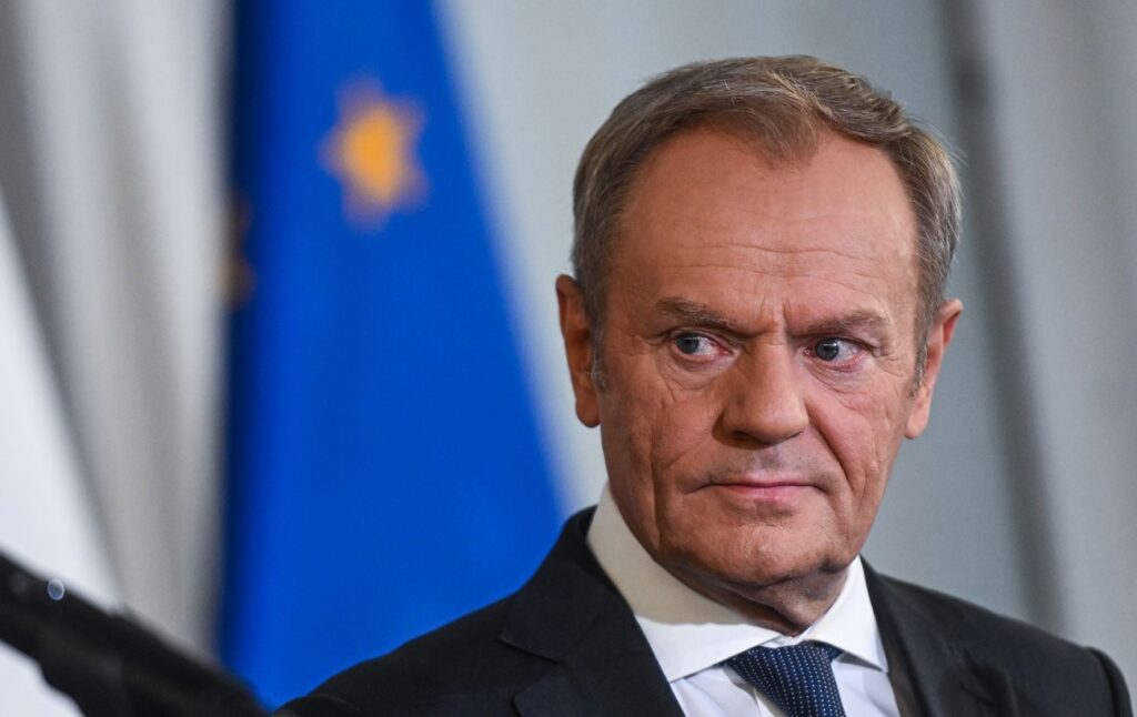 Туск екстрено скликає нараду після падіння невідомого об’єкта в Польщі