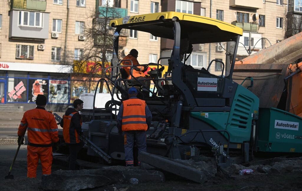 Ремонти та ярмарки у Києві: де з 15 серпня обмежать рух і змінять маршрути транспорту