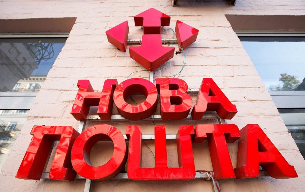 Виганяли собаку шваброю у спеку: